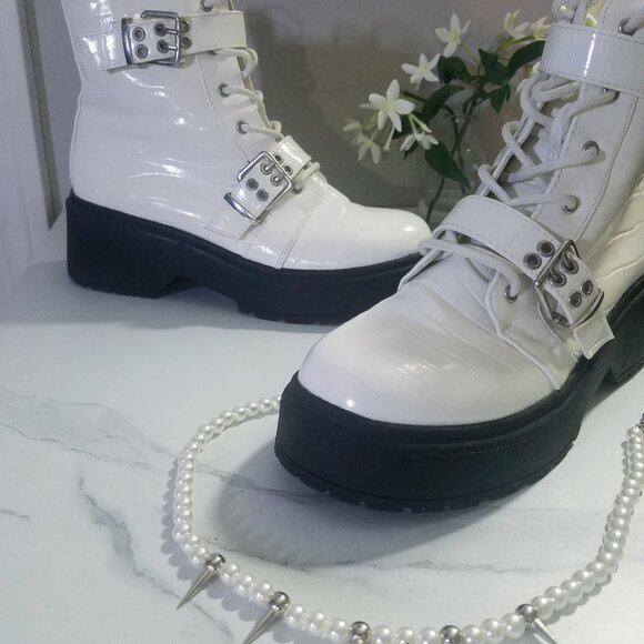 Lace-up Grommet Snake Print Ankle Boots - Picture 3 of 8